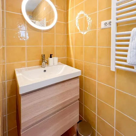 A Avec Sauna - Parking Prive - 6 Couchages *